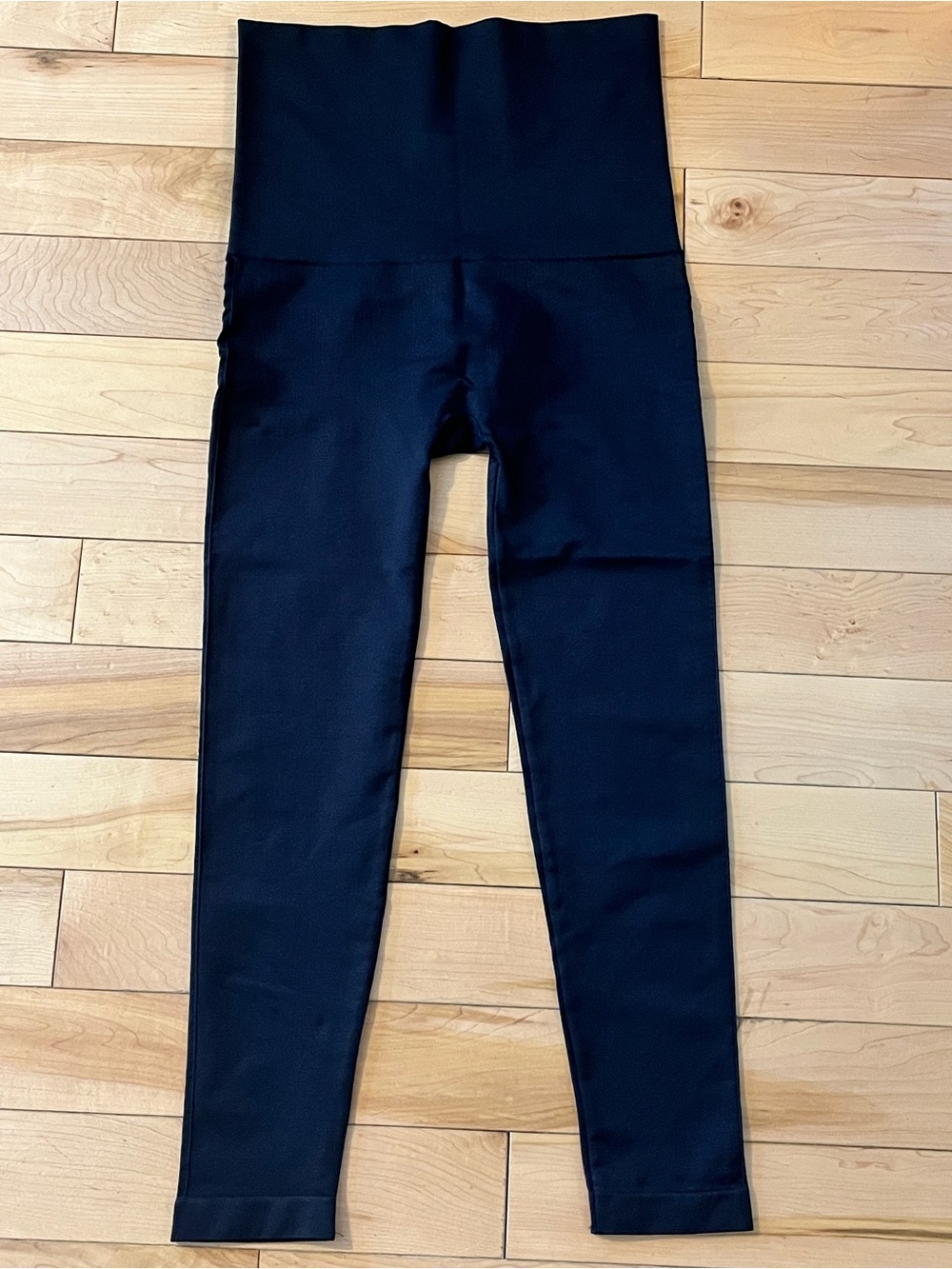 Belly Bandit Mother Tucker® Postpartum Compression Leggings in Black size small - Picture 2 of 7